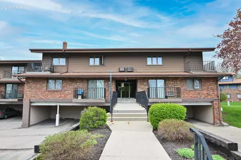 4015 S 84th #8, Greenfield, WI 53228