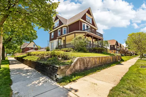 4905 W W Wls #A, Milwaukee, WI 53208