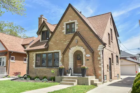2608 N 71st, Wauwatosa, WI 53213