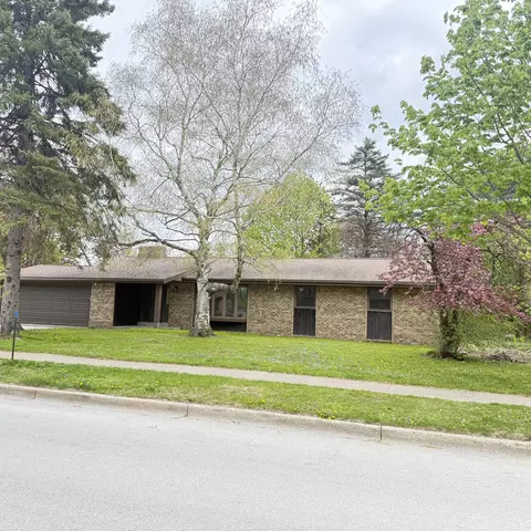 w75n800 Tower, Cedarburg, WI 53012