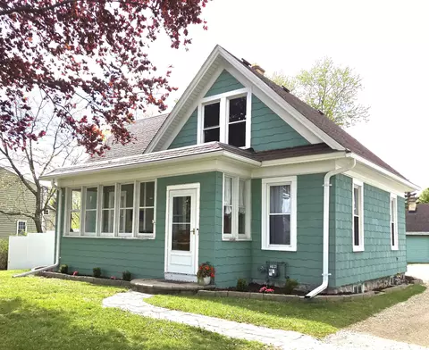 913 E Washington, West Bend, WI 53095