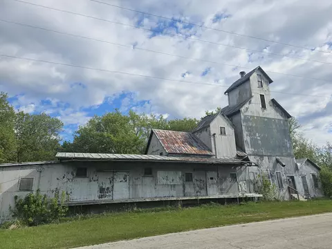 3812 Elevator, Cato, WI 54230
