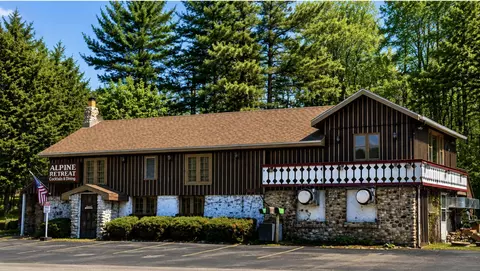 1380 Friess Lk, Hubertus, WI 53033