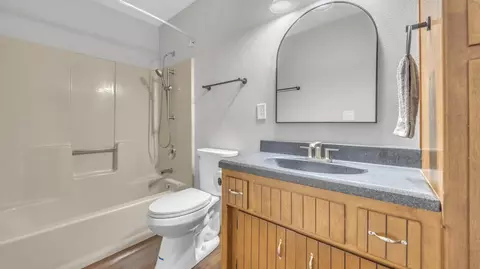 Bath - 819 S Westhaven #C, Appleton, WI 54914 photo 2 of 2