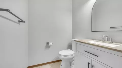 Bath - 819 S Westhaven #C, Appleton, WI 54914 photo 1 of 2