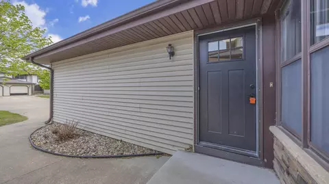 Exterior - 819 S Westhaven #C, Appleton, WI 54914 photo 6 of 6