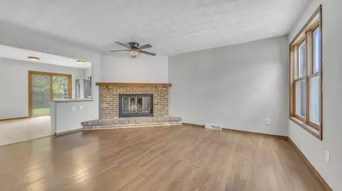 Living - 819 S Westhaven #C, Appleton, WI 54914 photo 1 of 3