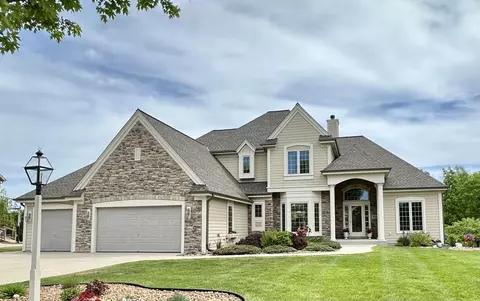 8234 S 43rd, Franklin, WI 53132