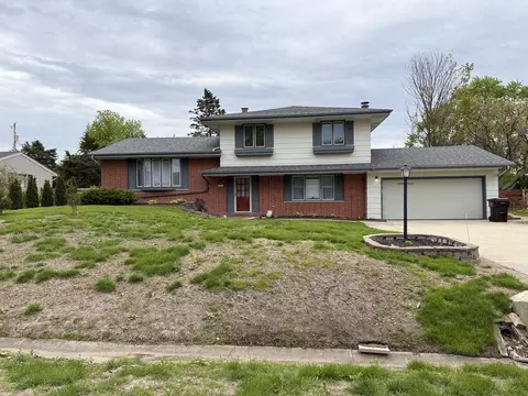 13705 W Old Oak, New Berlin, WI 53151