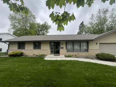 916 Lynne, Waukesha, WI 53186