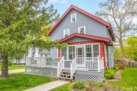 614 S Silver Lk, Oconomowoc, WI 53066