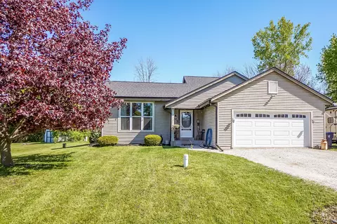 w2408 Julianne Street, Oconomowoc, WI 53066
