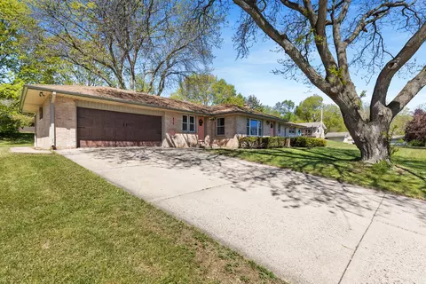 575 Kenmar, Brookfield, WI 53005