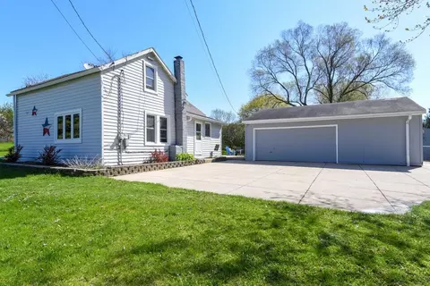 w249s7470 Center, Waukesha, WI 53189