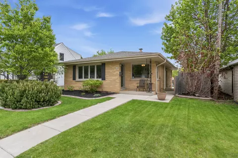 2920 E Cudahy, Saint Francis, WI 53235
