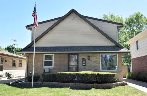 2500 N 116th, Wauwatosa, WI 53226