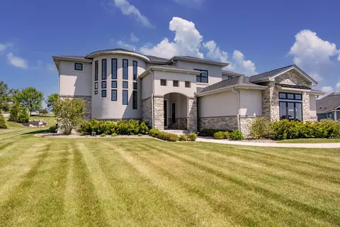 4814 S East Kohler, New Berlin, WI 53146