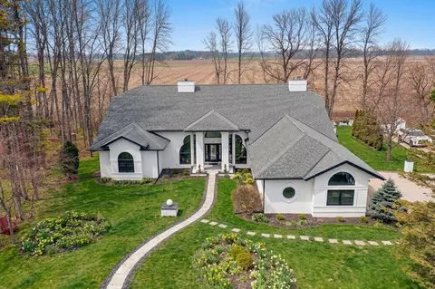 402 Wild Oak, Manitowoc, WI 54220