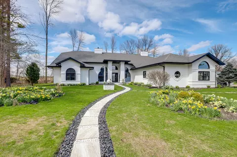 402 Wild Oak, Manitowoc, WI 54220