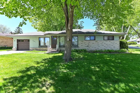 541 N 109th, Wauwatosa, WI 53226