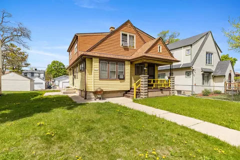 4617 N 24th #A, Milwaukee, WI 53209