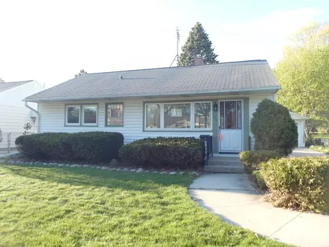 176 W Armour, Milwaukee, WI 53207
