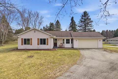 627 Prairie Vw, North Prairie, WI 53153