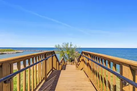 3862 S S Lk #407, Saint Francis, WI 53235