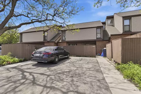 1411 W Edgerton #V, Milwaukee, WI 53221