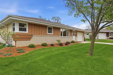 5302 Lakeview, Greendale, WI 53129