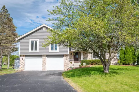 w356n5886 Meadow, Oconomowoc, WI 53066