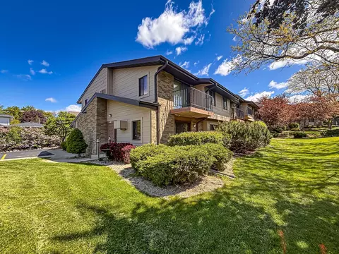 306 Sheffield #5, Waukesha, WI 53186