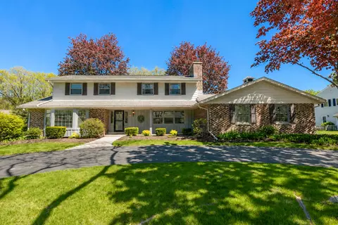18120 Le Chateau, Brookfield, WI 53045
