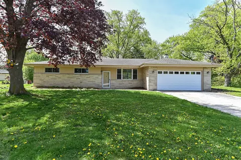 n79w15709 Charles, Menomonee Falls, WI 53051