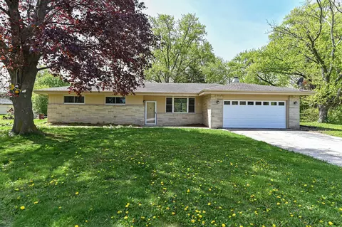 n79w15709 Charles, Menomonee Falls, WI 53051