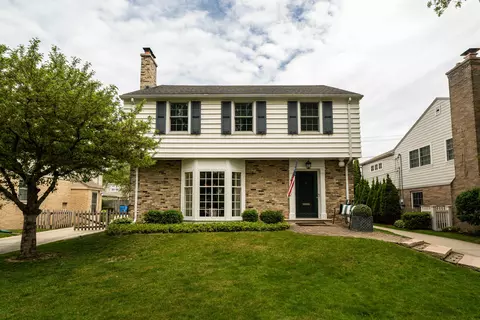 6014 N Kent, Whitefish Bay, WI 53217