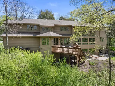 1161 Lost Woods, Summit, WI 53066
