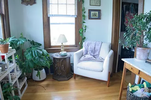 5526 W W Wls, Milwaukee, WI 53208