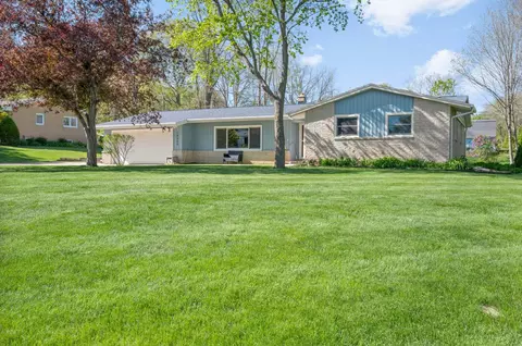16500 Willow Rdg, Brookfield, WI 53005