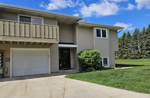 6440 S Crabapple #4, Oak Creek, WI 53154