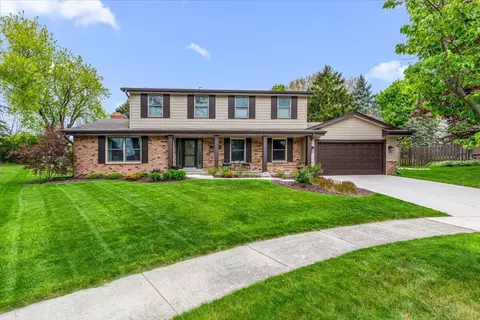 800 Sweetbriar, Waukesha, WI 53186