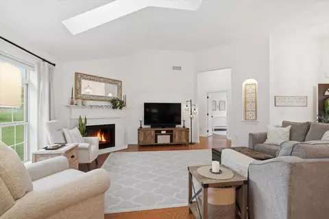 1152 River Pl, Waukesha, WI 53189