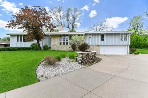 301 W Indian Crk, Fox Point, WI 53217