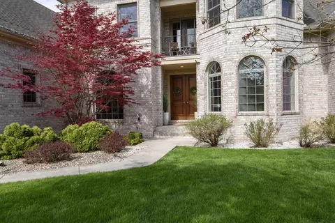 10935 N Oriole, Mequon, WI 53092