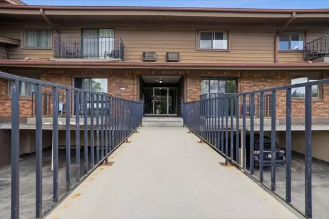 4075 S 84th #4, Greenfield, WI 53228