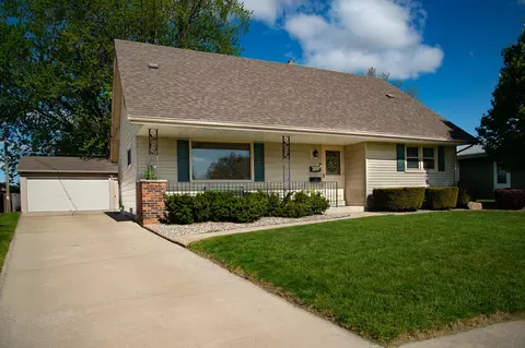 1432 Breeze, Racine, WI 53406