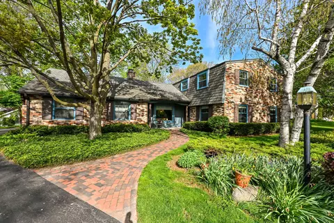 805 Lone Tree, Elm Grove, WI 53122