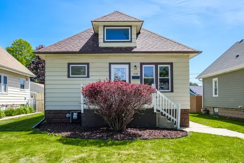 1438 S 95th, West Allis, WI 53214