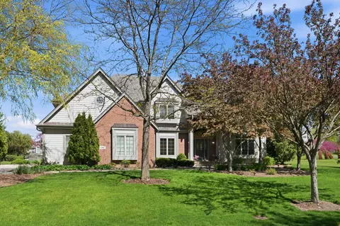1267 Mary Hl, Hartland, WI 53029