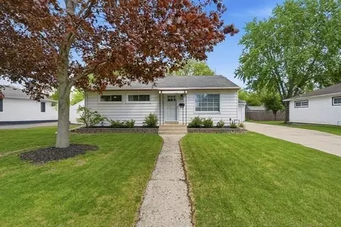 1517 N Bel Ayr, Waukesha, WI 53188